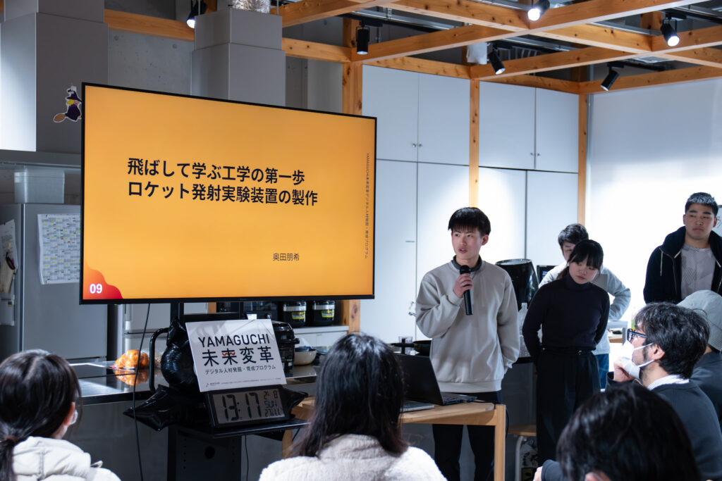 徳山高専チームの発表