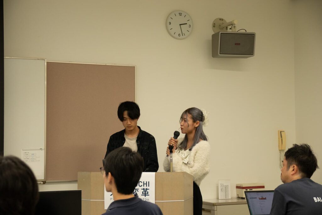 採択プロジェクトメンバーのプレゼンの様子