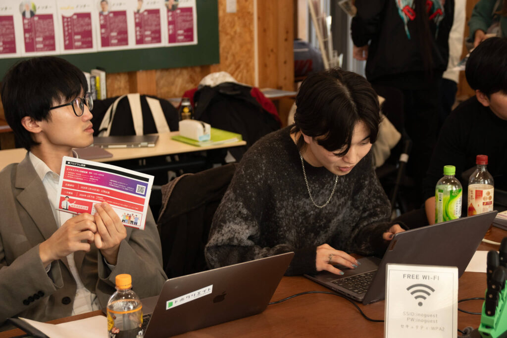 作業に集中するプロジェクトメンバー